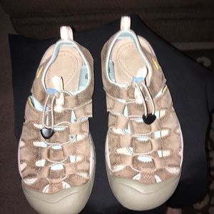 KEEN 💥 Rugged Covered Toe Sandals - Waterproof 10